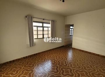 Casa · 346m² · 3 Quartos · 3 Vagas · Casa com 3 quartos sendo 1 suíte disponível para venda no bairro Cazeca em Uberlândia-MG
