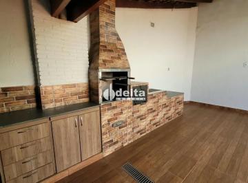 Casa · 250m² · 3 Quartos · 3 Vagas · Casa com 3 quartos sendo 1 suíte disponível para venda no bairro Jardim Patrícia em Uberlândia-MG