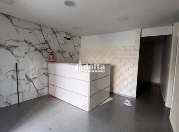 Comercial · 325m² · 3 Vagas · Casa comercial disponível para locação no bairro Fundinho em Uberlândia-MG