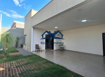 Garagem coberta · Casa à venda no bairro Residencial Drummond - Ituiutaba/MG