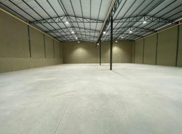 Comercial · 690m² · 5 Vagas · Galpão / Depósito / Armazém para alugar em Arvoredo 2ª Seção de 690.00m² com 5 Garagens