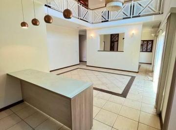 Casa · 420m² · 1 Quarto · 4 Vagas · Casa para venda em Centro de 420.00m² com 1 Quarto, 3 Suites e 4 Garagens