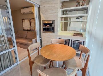 Apartamento · 110m² · 2 Quartos · 2 Vagas · Apartamento reformado de 2 quartos, Sol da manhã, suíte com amplo closet no Parque das Castanheiras