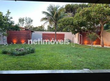 181ebbfd-a713-4d4c-8852-dc30298a4a2e.webp · Casa contemporânea, reformada e cerdada por um jardim encatador!
