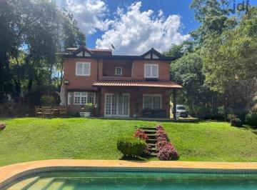Casa · 240m² · 3 Quartos · Residência de Alto Padrão com pequeno lago privativo — São Roque/SP