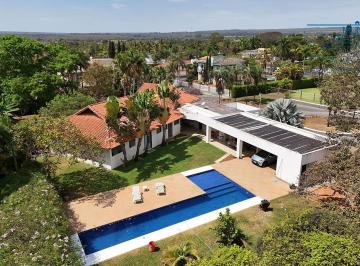 Casa de 4 quartos, Brasília · Casa térrea no Park Way com 4 suítes, piscina e vista para área verde.