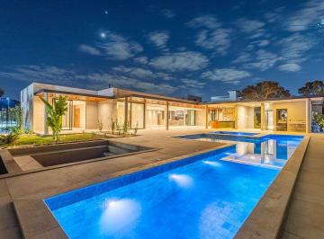 Casa de 4 quartos, Brasília · Casa Contemporânea de Alto Padrão | 703 m² | 4 Suítes | Piscina e Beach Tennis