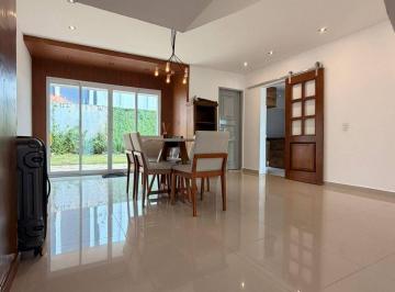 Casa · 208m² · 3 Quartos · 4 Vagas · OPORTUNIDADE ALPHAVILLE, PREÇO DE TERRENO, 3 SUÍTES, ÓTIMO CONDOMÍNIO!