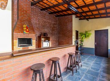 Casa de 3 quartos, Curitiba · Casa térrea com 3 quartos, 1 suíte e amplo terreno de 475 m² no Jardim Social - Curitiba