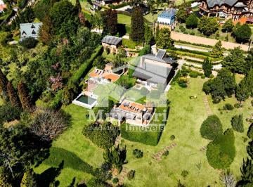 Casa · 440m² · 6 Quartos · Linda casa com ampla área de terreno