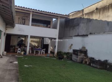 Casa · 330m² · 4 Quartos · Casa com 4 Quartos na Av. John Kennedy – Localização Privilegiada em Taubaté