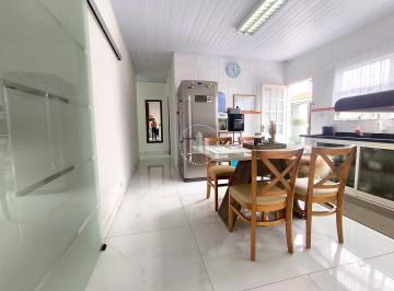 Casa · 180m² · 3 Quartos · 4 Vagas · Casa 3 Quartos com 1 Suíte e 180m² - Jardim Janaína