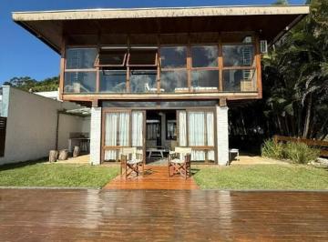 Casa · 300m² · 6 Quartos · 2 Vagas · Casas 6 quartos 300m² Cabeçudas Itajaí