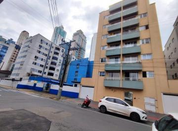 Apartamento en Aluguel de 2 quartos Centro · Apartamento de 2 quartos com garagem em Balneário Camboriú