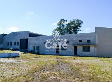 Comercial · 700m² · Pavilhão com 700m², 7 peças internas, 5 banheiros, 2 boxes de garagem.
