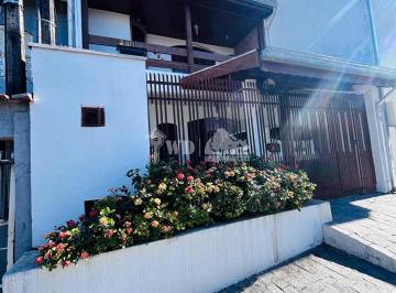 Casa · 174m² · 3 Quartos · 2 Vagas · Sobrado 3 dormitórios