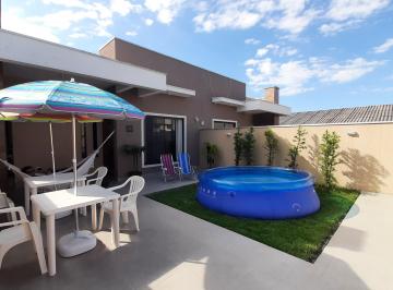 Casa de 3 quartos, Guaratuba · Aluguel Anual: Linda Casa Mobiliada com 3 Quartos em Guaratuba