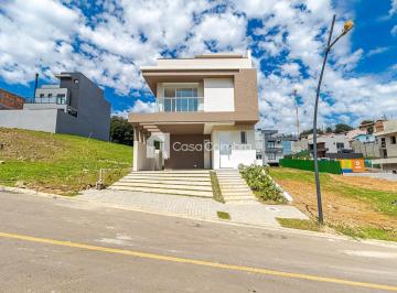 Casa · 161m² · 3 Quartos · 2 Vagas · Casa em condomínio no Pilarzinho com 3 suítes, ter