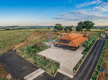 Vista aérea da infraestrutura de acesso com pista de pouso asfaltada de 1.200 metros homologada pela ANAC. · Fazenda 14.200 ha em Unaí MG - Irrigação e Confinamento