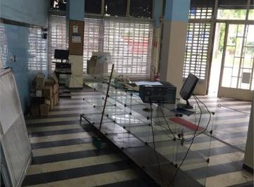 Comercial · 270m² · Salão Comercial à Venda no Centro de Sorocaba-SP: 270m², 2 Banheiros - Aproveite esta Oportunidade!