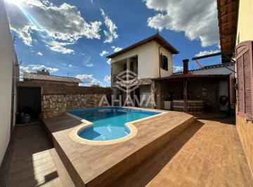 Casa · 360m² · 5 Quartos · 4 Vagas · Casa com 4 Quartos 1 Suites à Venda, 360m², Santa Branca, próximo à Avenida Dom Pedro I.
