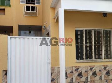 Casa · 71m² · 2 Quartos · 2 Vagas · CASA DUPLEX À VENDA COM 2 QUARTOS EM REALENGO