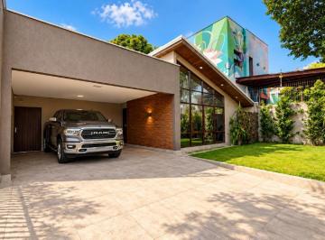 Casa · 237m² · 4 Quartos · 4 Vagas · CASA COM 4 QUARTOS, SUÍTE MASTER, EDÍCULA E ESPAÇO GOURMET NO AHÚ.