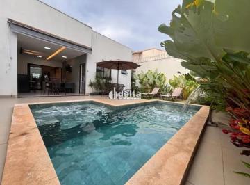Casa · 341m² · 3 Quartos · 2 Vagas · Casa com 3 quartos sendo 1 suíte disponível para venda no bairro Jardim Karaíba em Uberlândia-MG