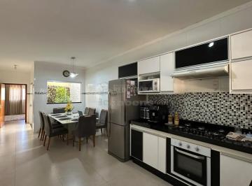 Casa · 160m² · 3 Quartos · 2 Vagas · Casa Padão para Venda com 03 Dormitórios, 01 Tipo Apartamento, 160m² de Construção no bairro Jardim