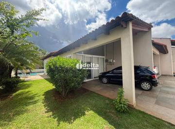 Casa · 800m² · 5 Quartos · 3 Vagas · Casa residencial com 5 quartos sendo 3 suítes disponível para locação e venda no bairro Brasil em Ub