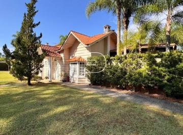 dfbf89cf64fbed32e7166acc00efdfc30708f59b · Casa com 3 dormitórios à venda, 700 m² por R$ 2.390.000,00 - Parque Dom Henrique - Cotia/SP