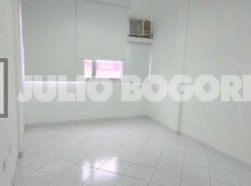 Comercial · 24m² · Centro da Tijuca. Excepcional localização, junto a Praça e Metrô Saens Pena. Imp