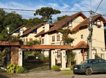Casa · 105m² · 2 Vagas · CASA 3 DORMITÓRIOS NO CENTRO DE CANELA