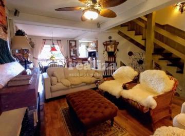 Casa · 185m² · 1 Vaga · CASA GRAMADO