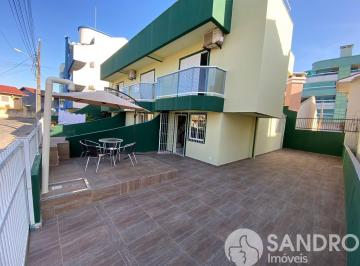 Foto 01 · Confortável Sobrado Duplex com 2 quartos, localizado apenas 40 metros da praia de Bombas.