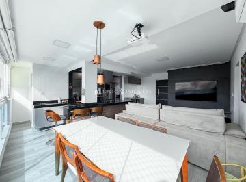 Varanda gourmet/Sala 2 ambientes/Cozinha americana · Apartamento de 2 quartos com varanda à venda no bairro Aeroporto em Juiz de Fora/MG.