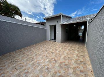 Casa de 2 quartos, Peruíbe · Casa com piscina e área gourmet em Peruíbe.