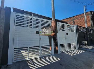 Casa · 2 Quartos · 1 Vaga · Sobrado geminado com duas suítes no Res. Santo Antônio