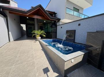 Casa de 2 quartos, Peruíbe · Casa na praia com piscina e 2 quartos em Peruíbe - R$ 400.000,00.