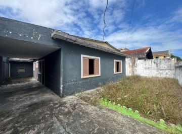 Casa de 3 quartos, Peruíbe · Casa com 3 quartos e espaço para piscina em Peruíbe.