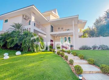 Casa · 697m² · 4 Quartos · 6 Vagas · Mansão de Esquina no Alphaville Goiás — 1.597m² de Terreno, 4 Suítes e Lazer Resort