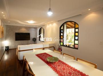 Casa · 140m² · 4 Quartos · 2 Vagas · Sobrado 4 Quartos em condomínio com Piscina - Setor Bueno