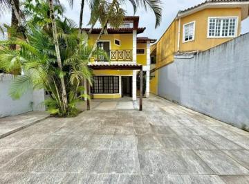 Casa · 280m² · 4 Quartos · 2 Vagas · Casa de Condomínio com 4 Suítes à Venda em Vargem Grande