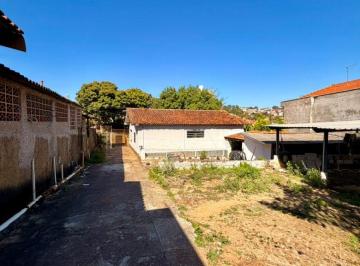 Terreno , Itapira · Rua da Penha. Terreno: 2.000m² ou 1.600m². Com 02 casas. Frente para 2 ruas.