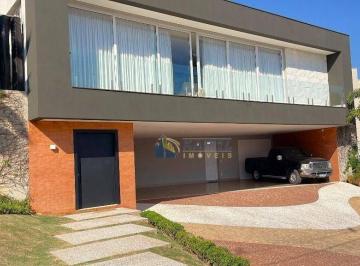 Fachada · CASA TÉRREA à VENDA com 4 Suítes, Piscina, 525,99m² de Construção em COND. CLUBE no INTERIOR de SP.