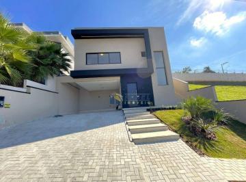 Fachada  · CASA TÉRREA à VENDA com 3 DORMITÓRIOS, ESCRITÓRIO, PISCINA  em CONDOMÍNIO FECHADO VILLA REAL em BRAG
