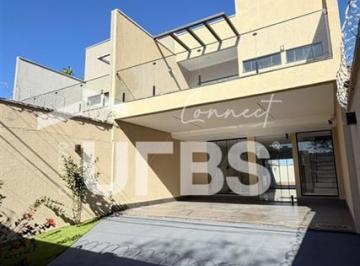 Casa · 170m² · 3 Quartos · 3 Vagas · Sobrado com piscina e móveis planejados