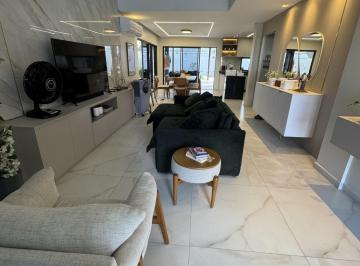 Casa · 250m² · 4 Quartos · 4 Vagas · Casa Duplex no Terras Alphaville com Porteira Fechada!