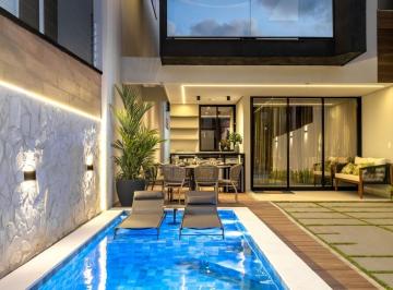 Casa · 118m² · 4 Quartos · 3 Vagas · Excelente casa de altíssimo padrão em rua privativa no Eusébio.