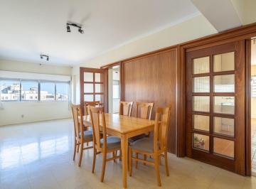 Apartamento · 84m² · 2 Quartos · Locação Apartamento de 2 dorm./ na Av. Independência, / Em frente ao Complexo Ho